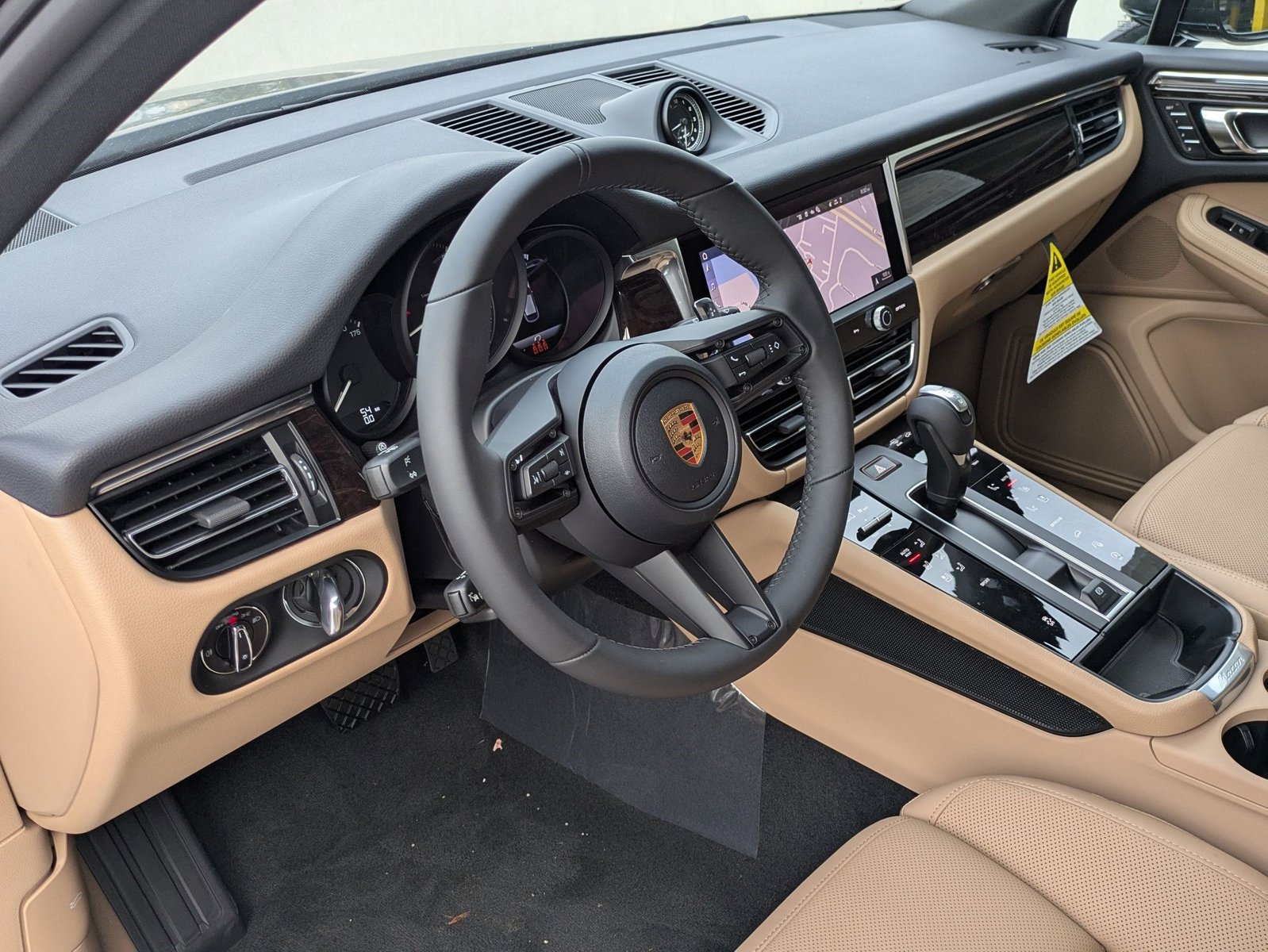 2026 Porsche Macan T photo 4