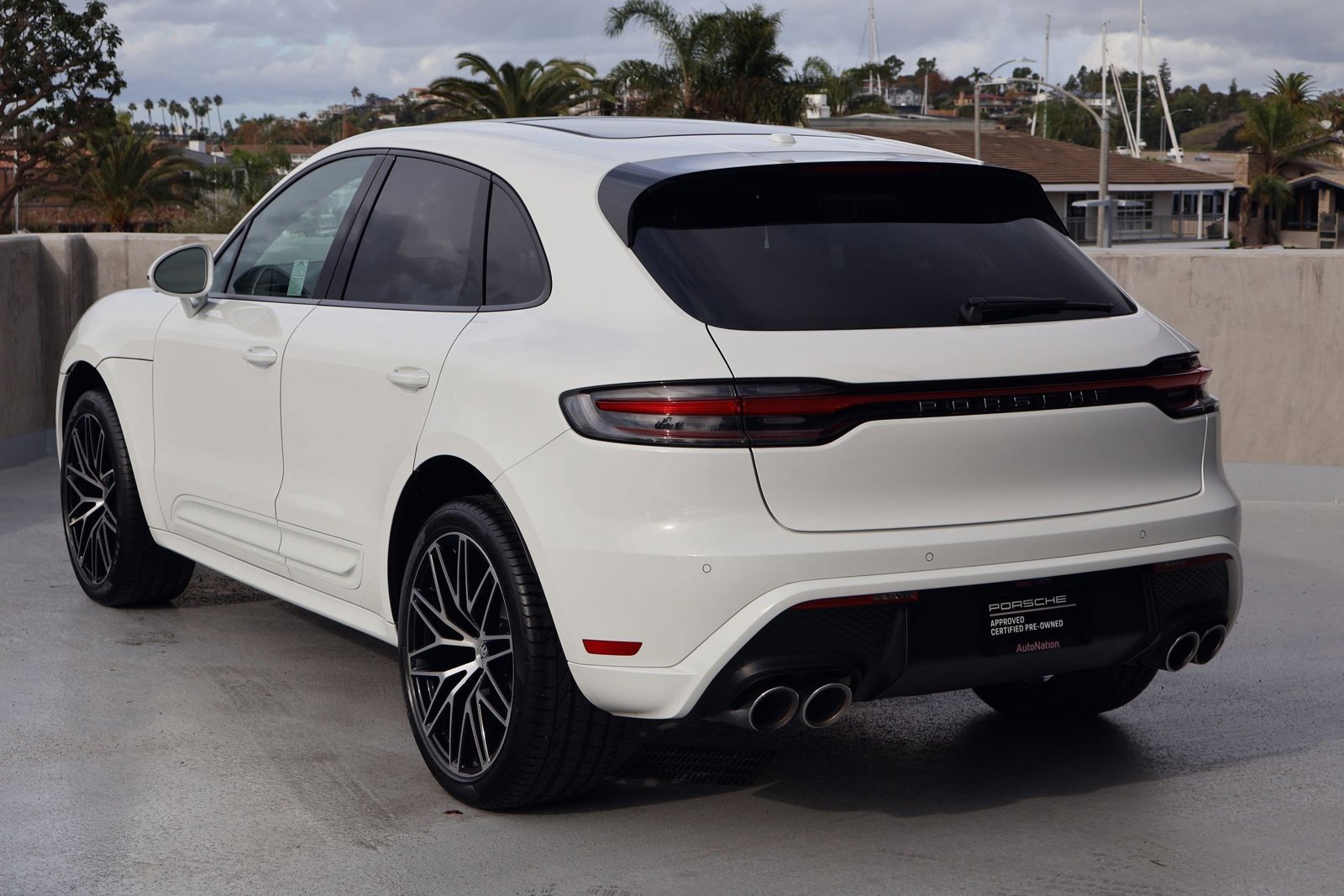 2023 Porsche Macan T photo 3