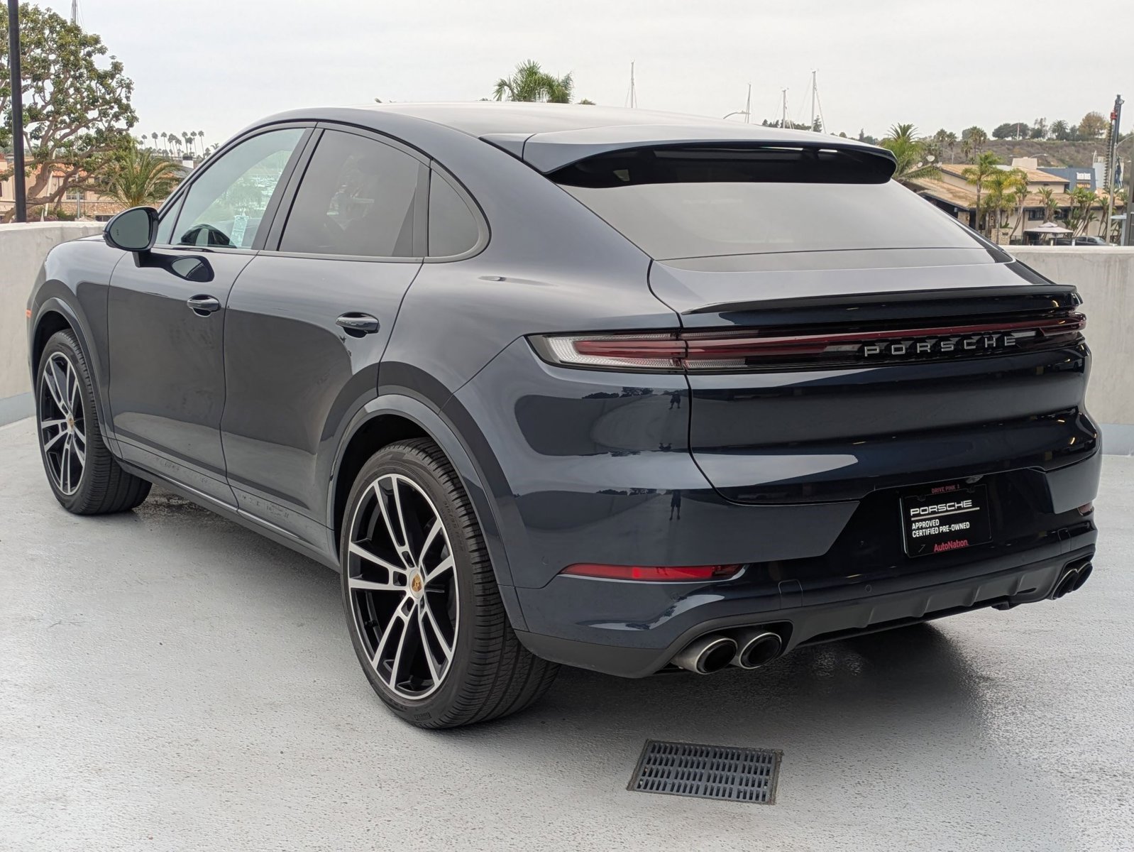 2024 Porsche Cayenne Coupe photo 2