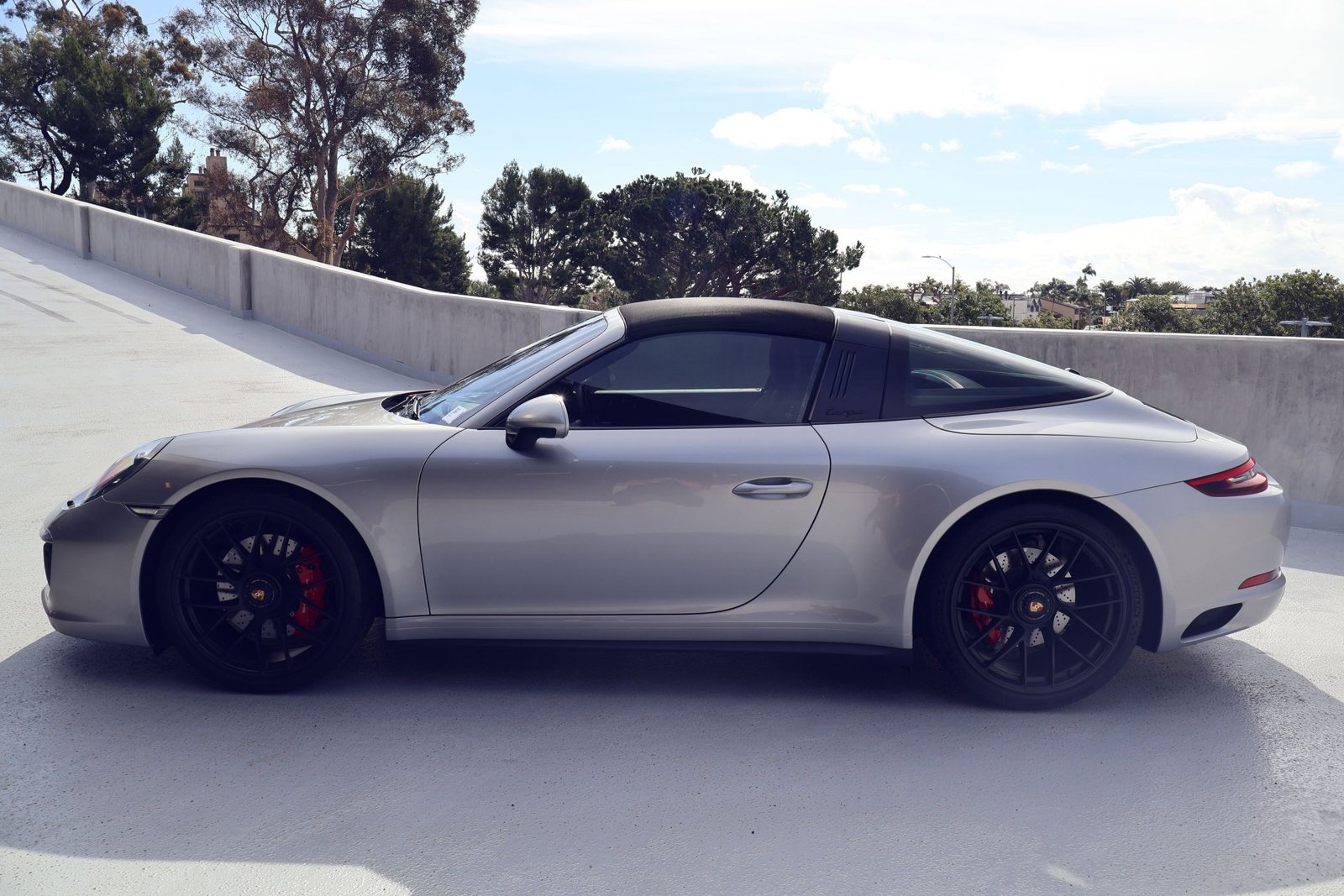 2017 Porsche 911 Targa 4 GTS photo 2