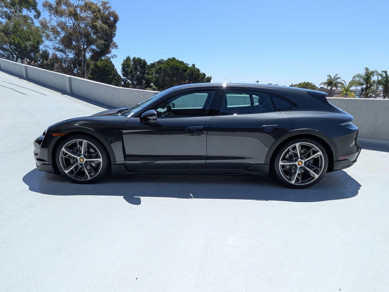 2022 Porsche Taycan Cross Turismo 4 photo 2