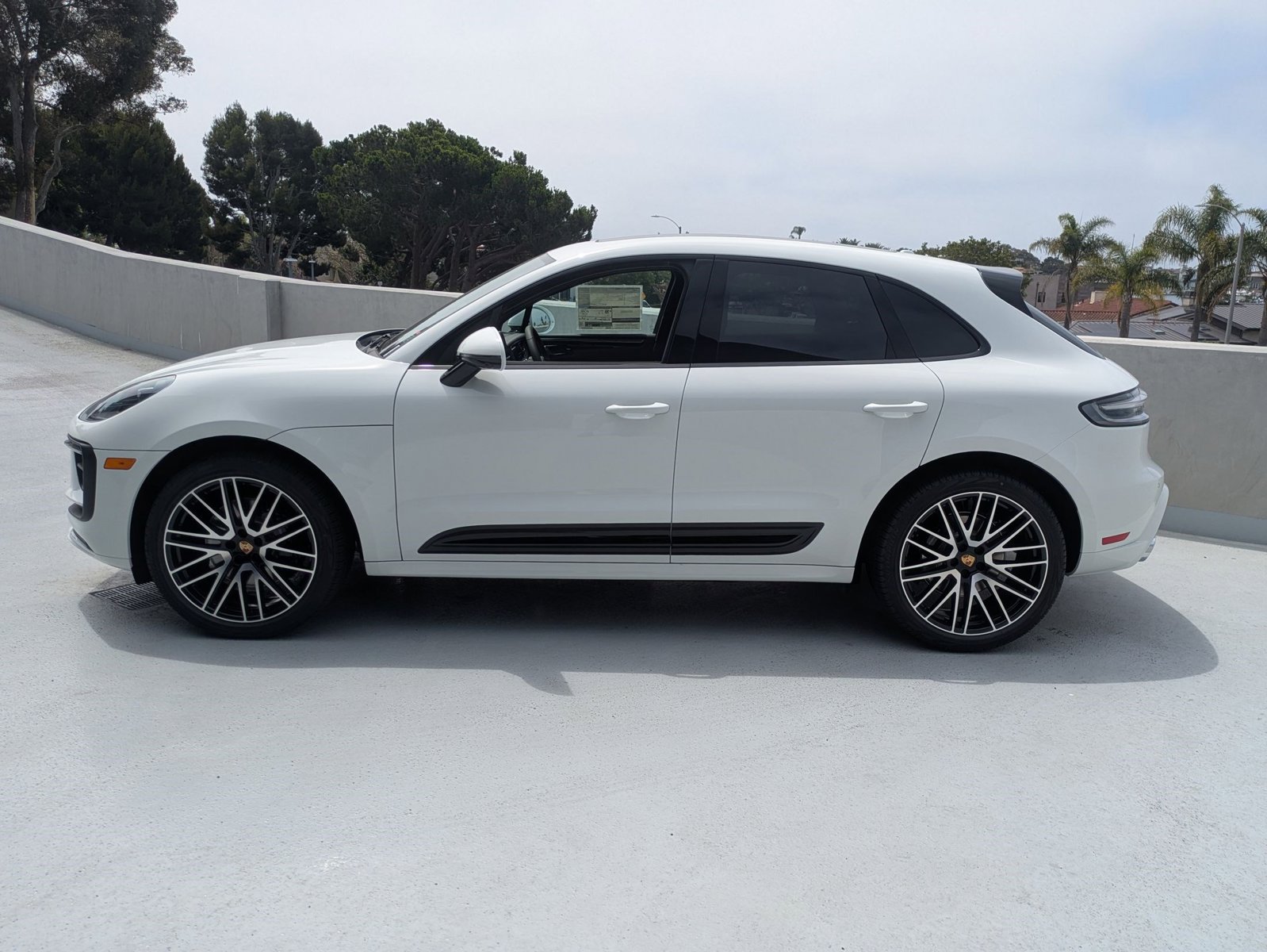 2025 Porsche Macan S photo 2