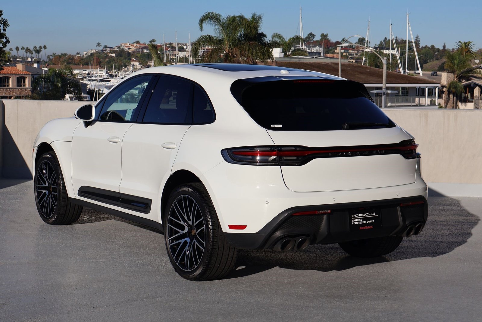 2025 Porsche Macan photo 3