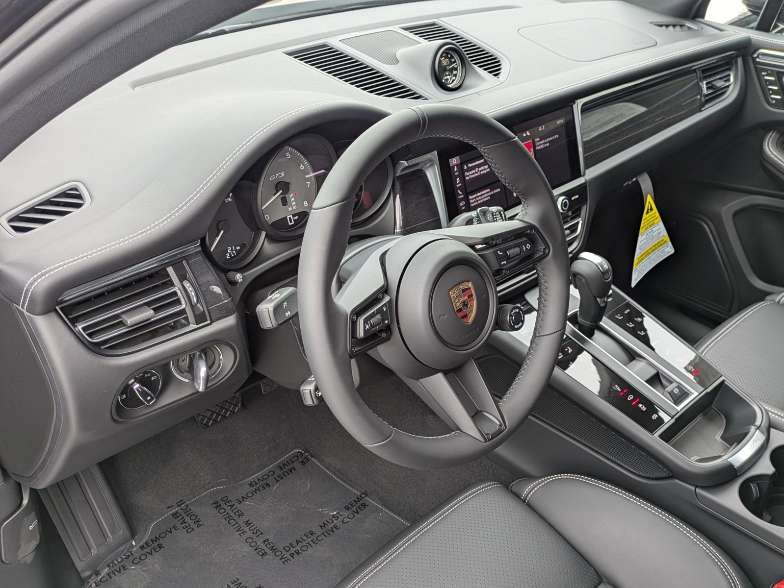 2025 Porsche Macan GTS photo 3