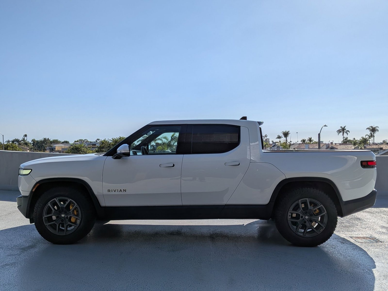 2022 Rivian R1T Launch Edition photo 2