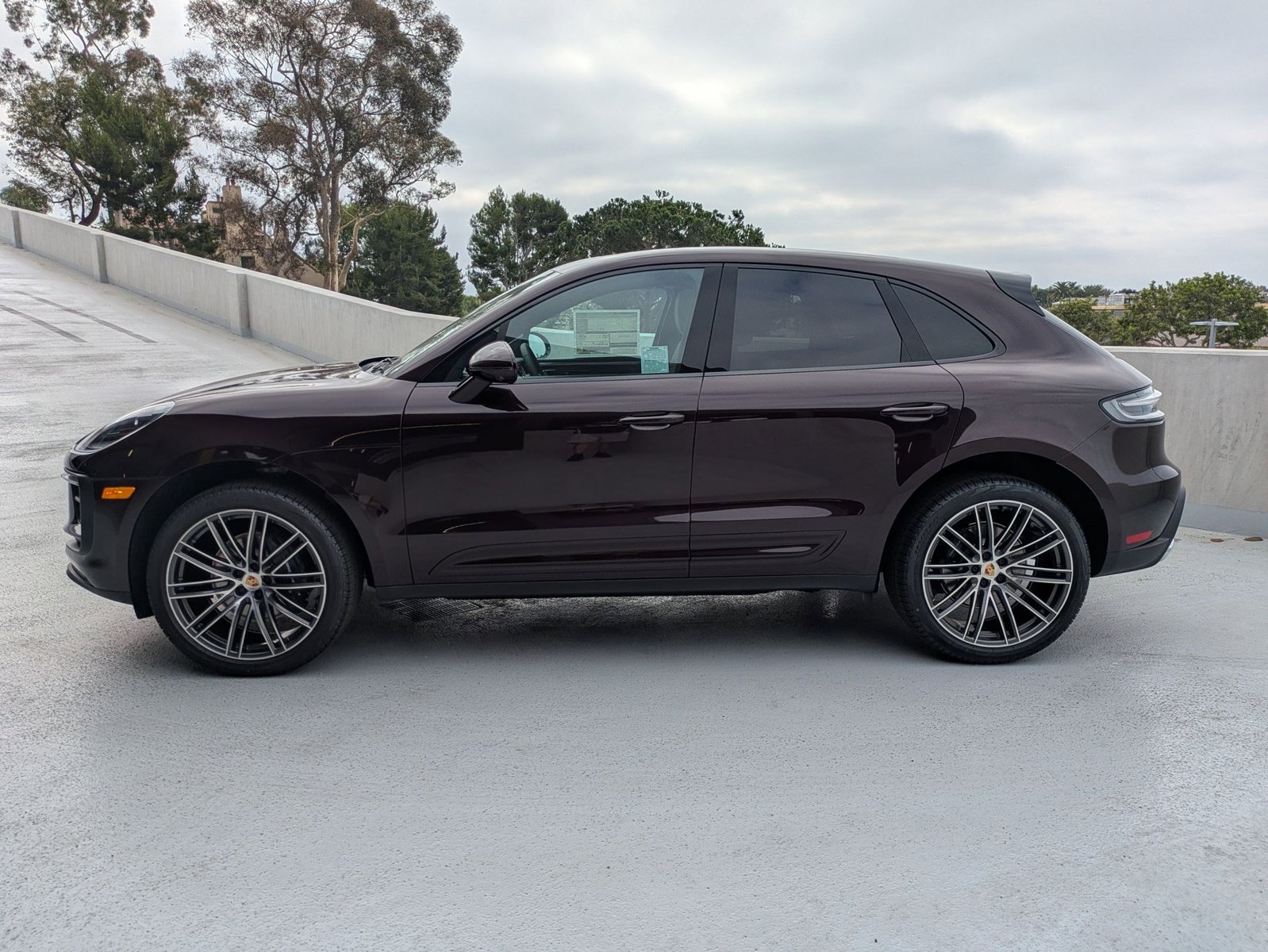 2026 Porsche Macan T photo 2