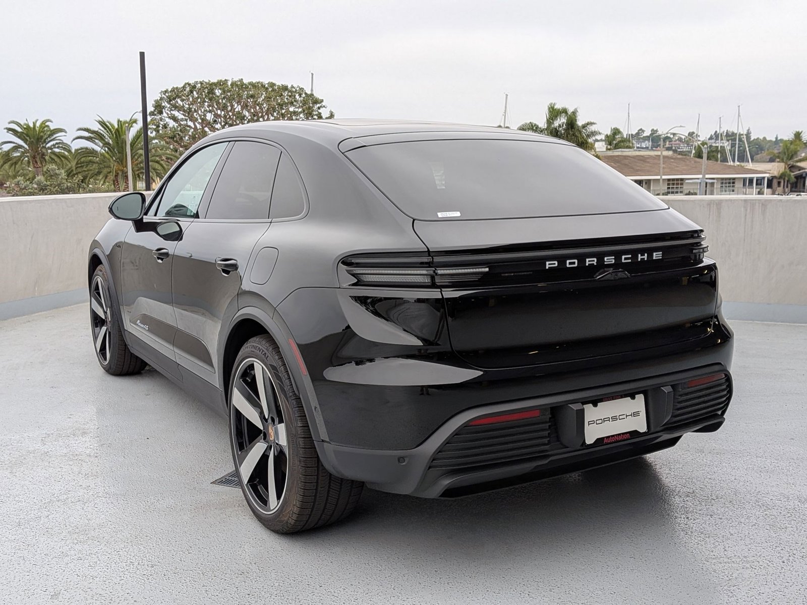 2025 Porsche Macan Electric photo 3