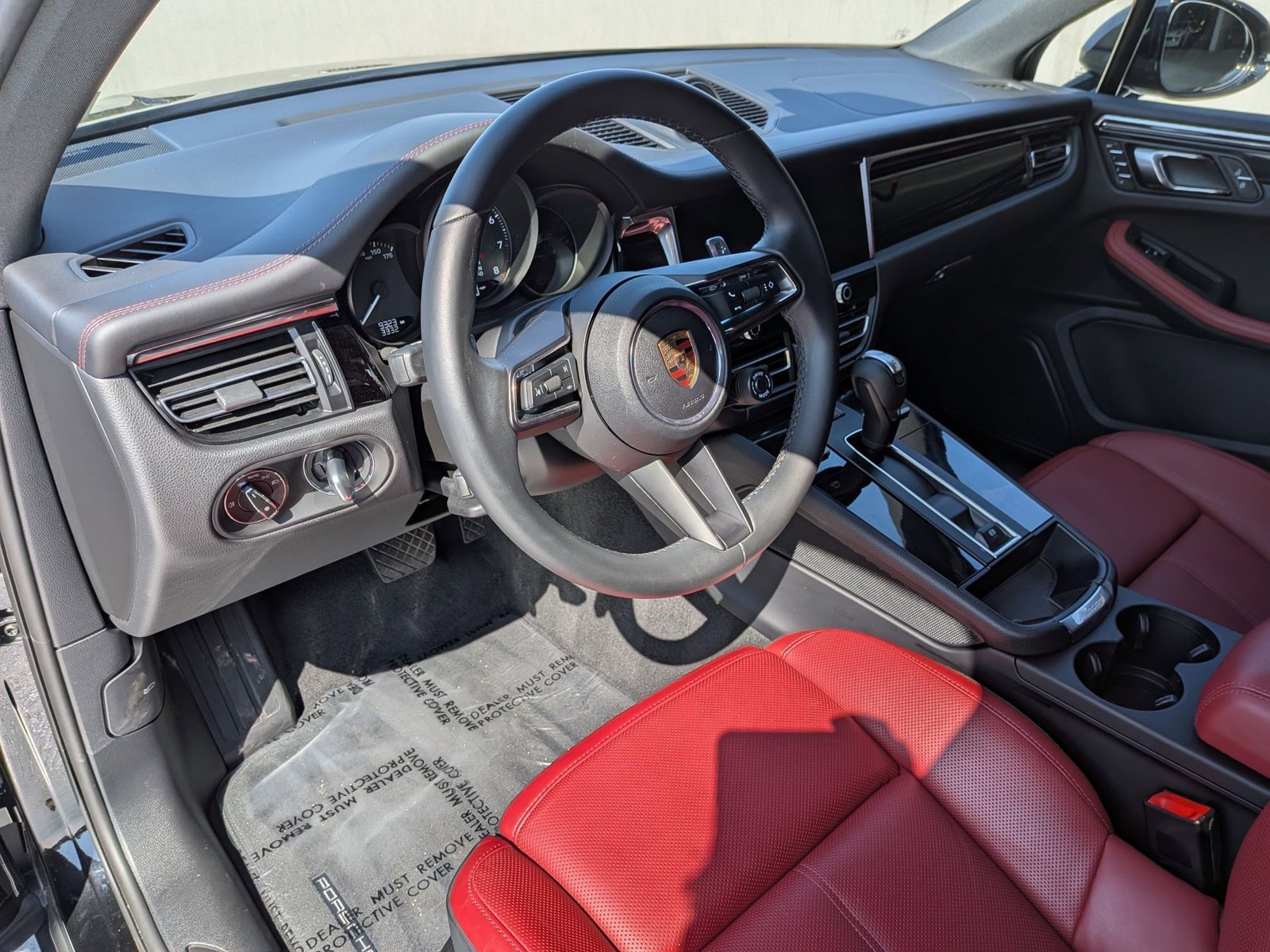 2025 Porsche Macan T photo 4