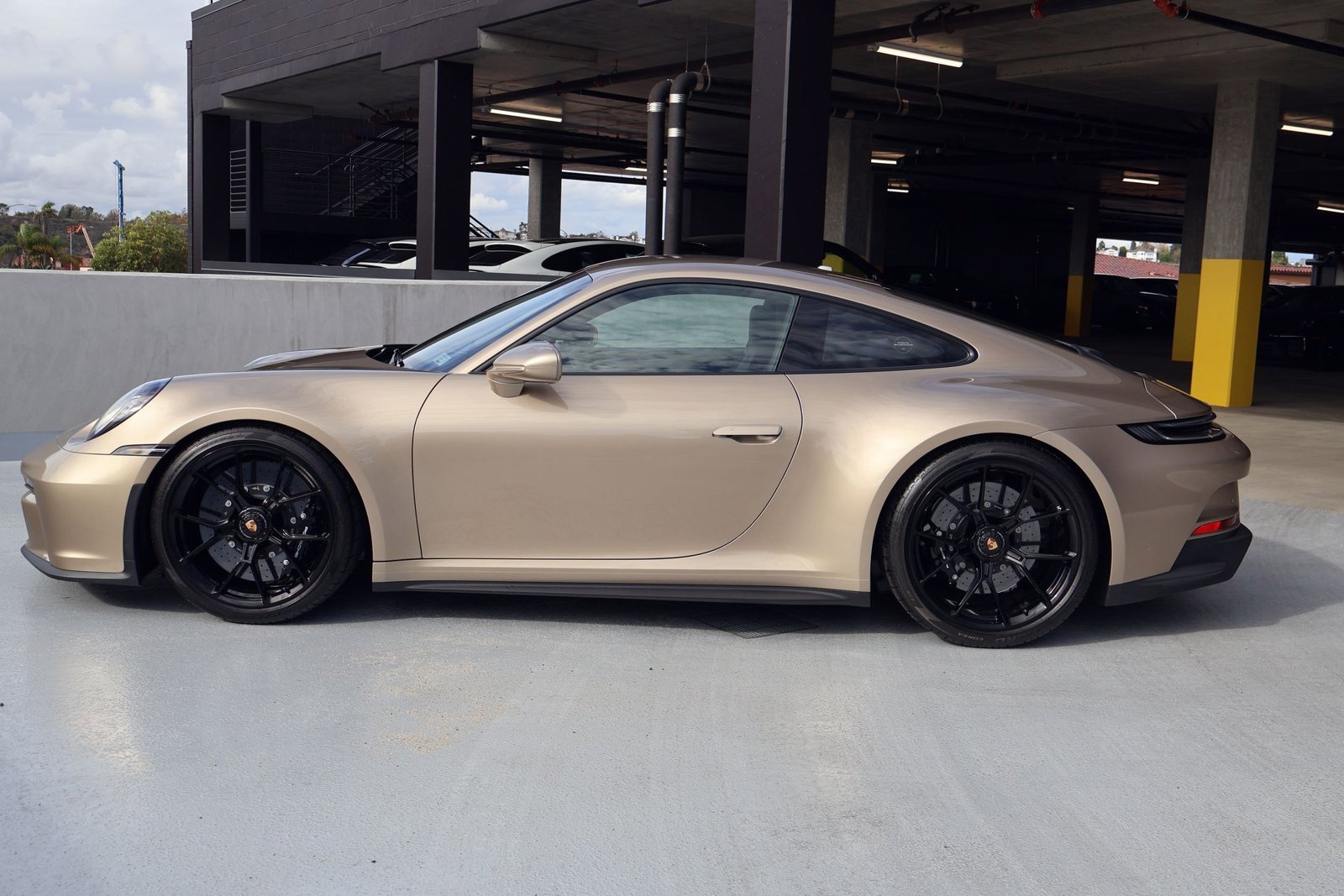 2023 Porsche 911 GT3 Touring photo 2