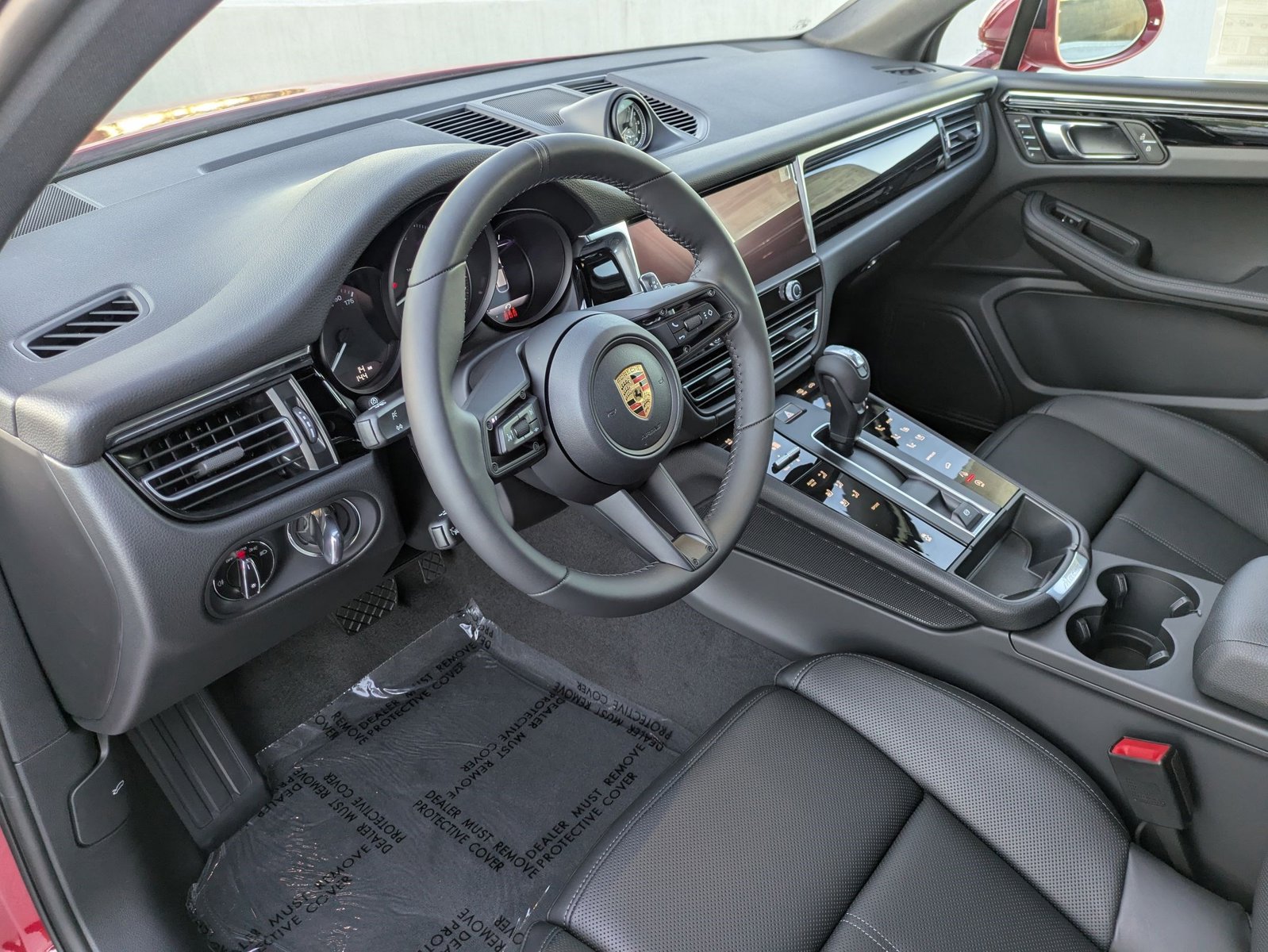 2026 Porsche Macan T photo 4