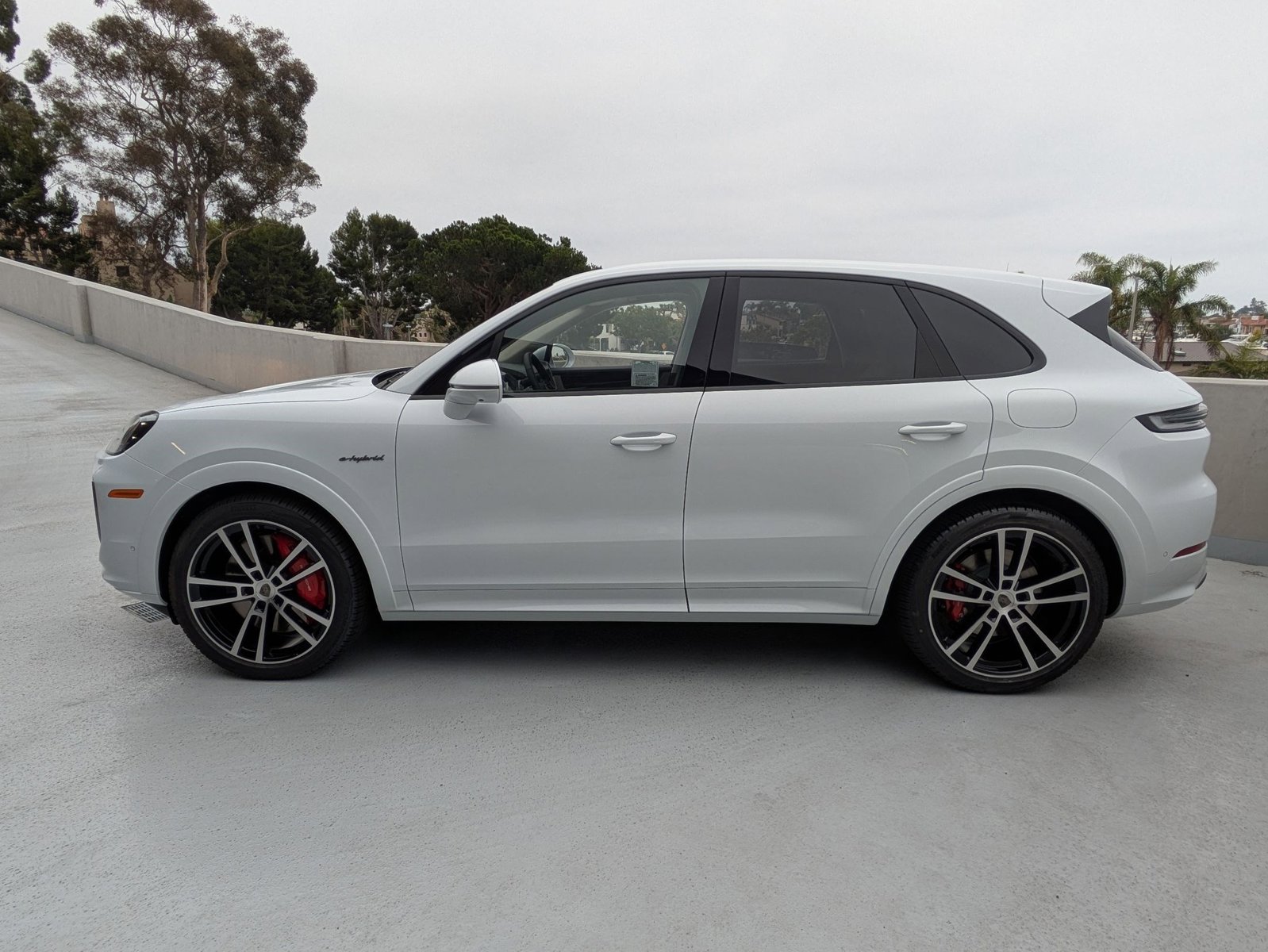 2026 Porsche Cayenne E-Hybrid Turbo photo 2