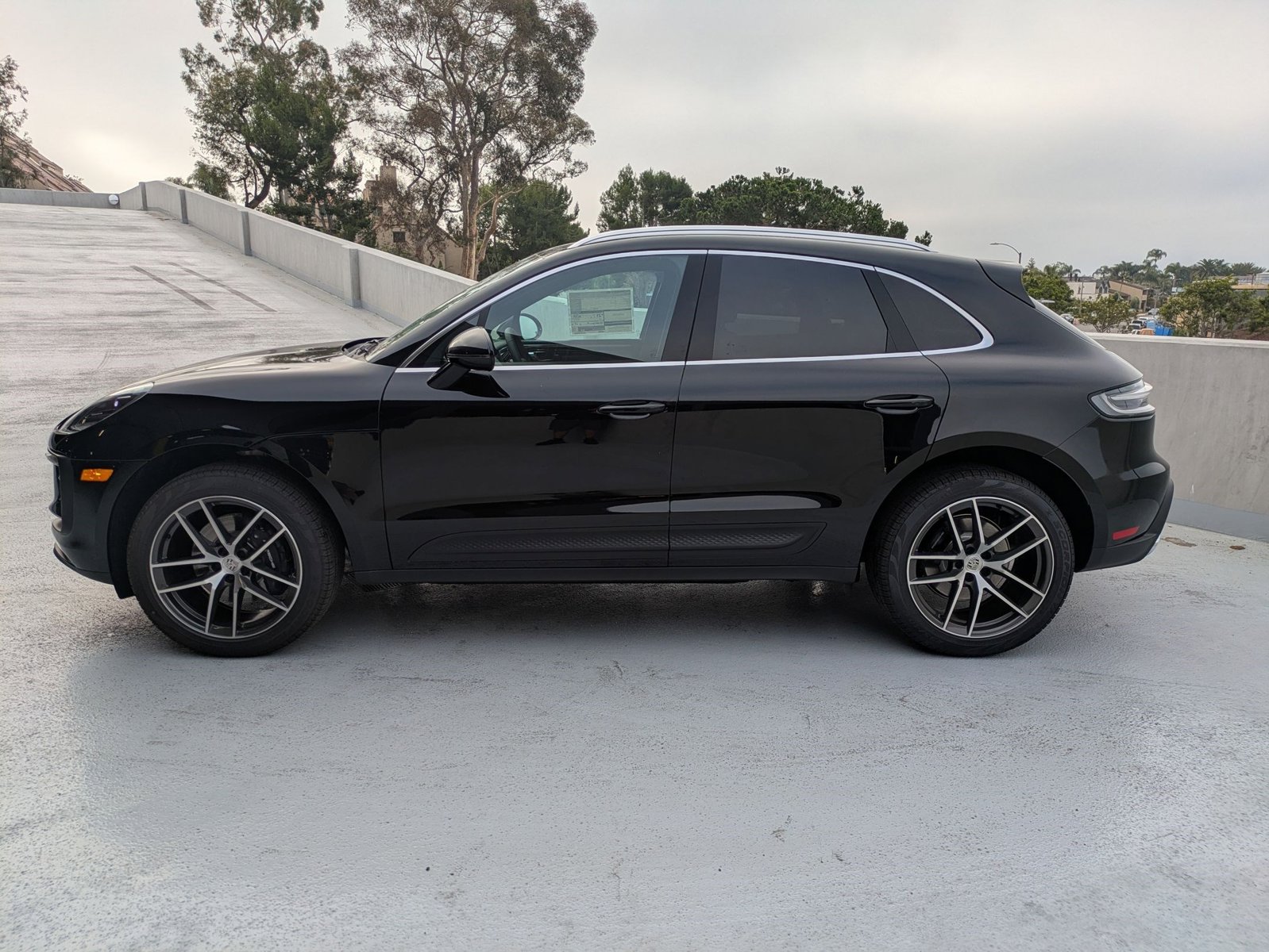 2026 Porsche Macan T photo 2