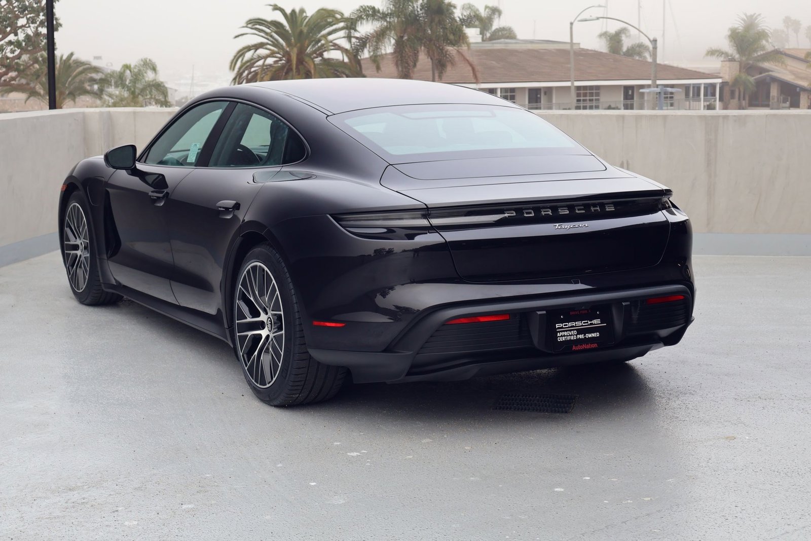 2023 Porsche Taycan photo 3