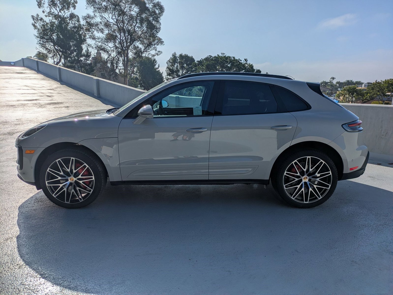 2025 Porsche Macan S photo 2