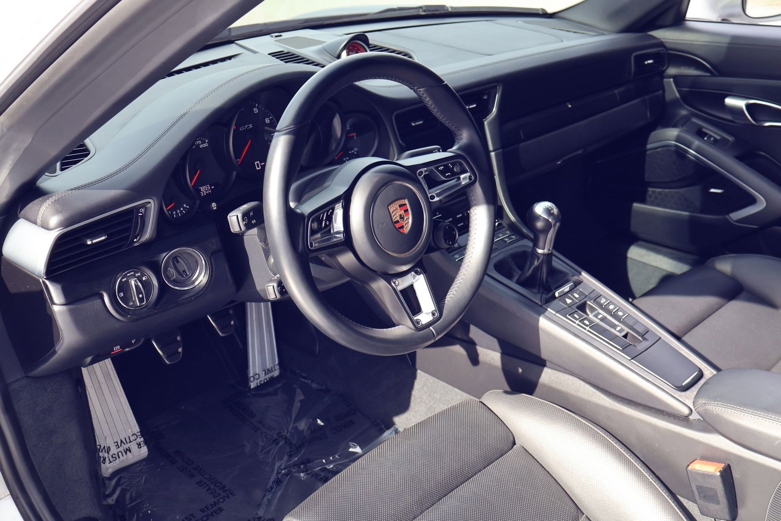 2017 Porsche 911 Targa 4 GTS photo 4