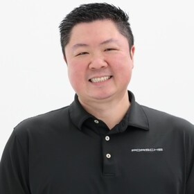 Staff member Simon Chen from ID_ea6fb0682502