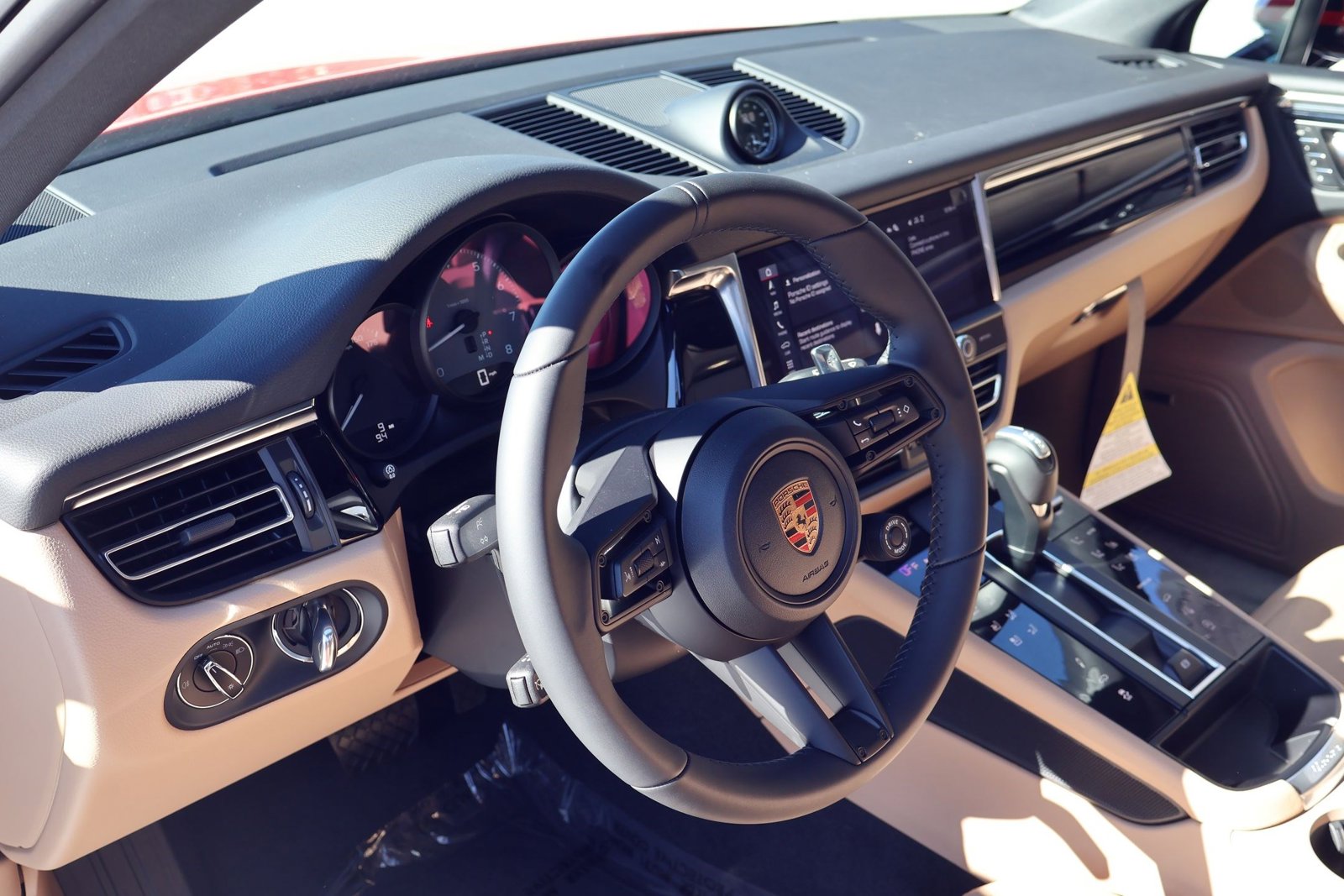 2026 Porsche Macan S photo 4