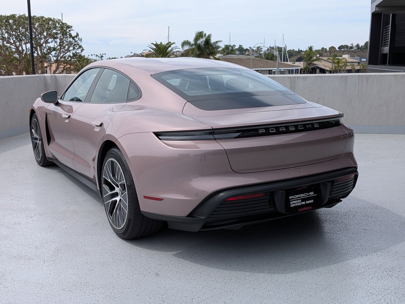 2023 Porsche Taycan photo 3