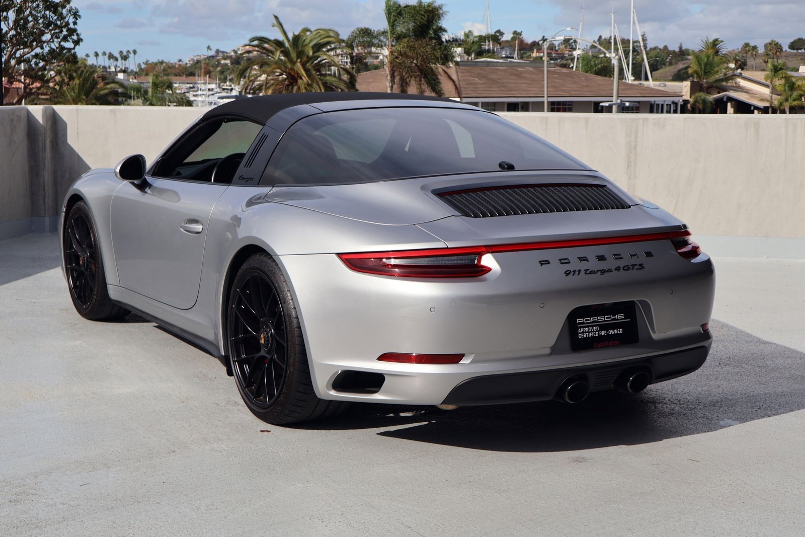 2017 Porsche 911 Targa 4 GTS photo 3