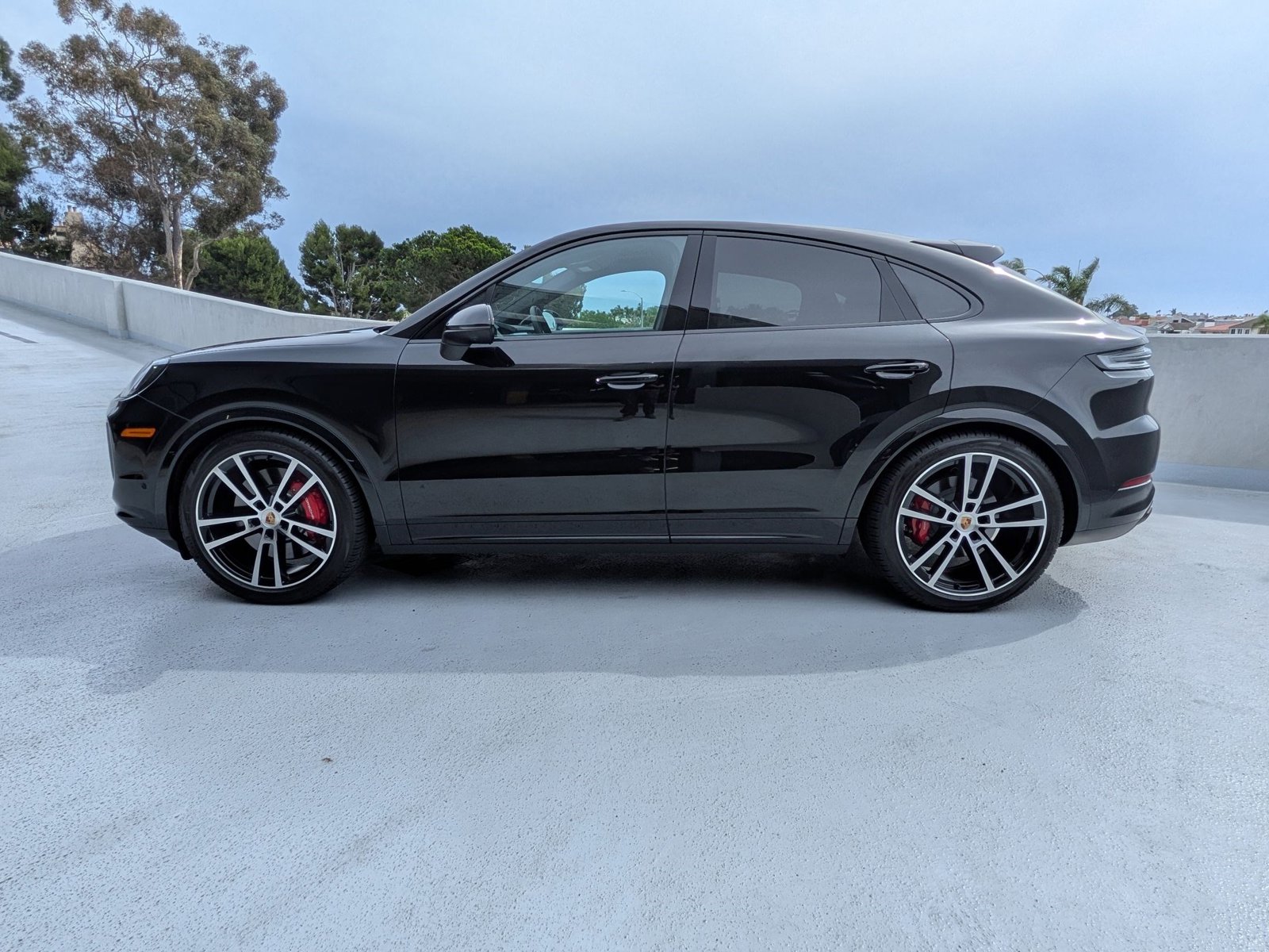2025 Porsche Cayenne Coupe S photo 2