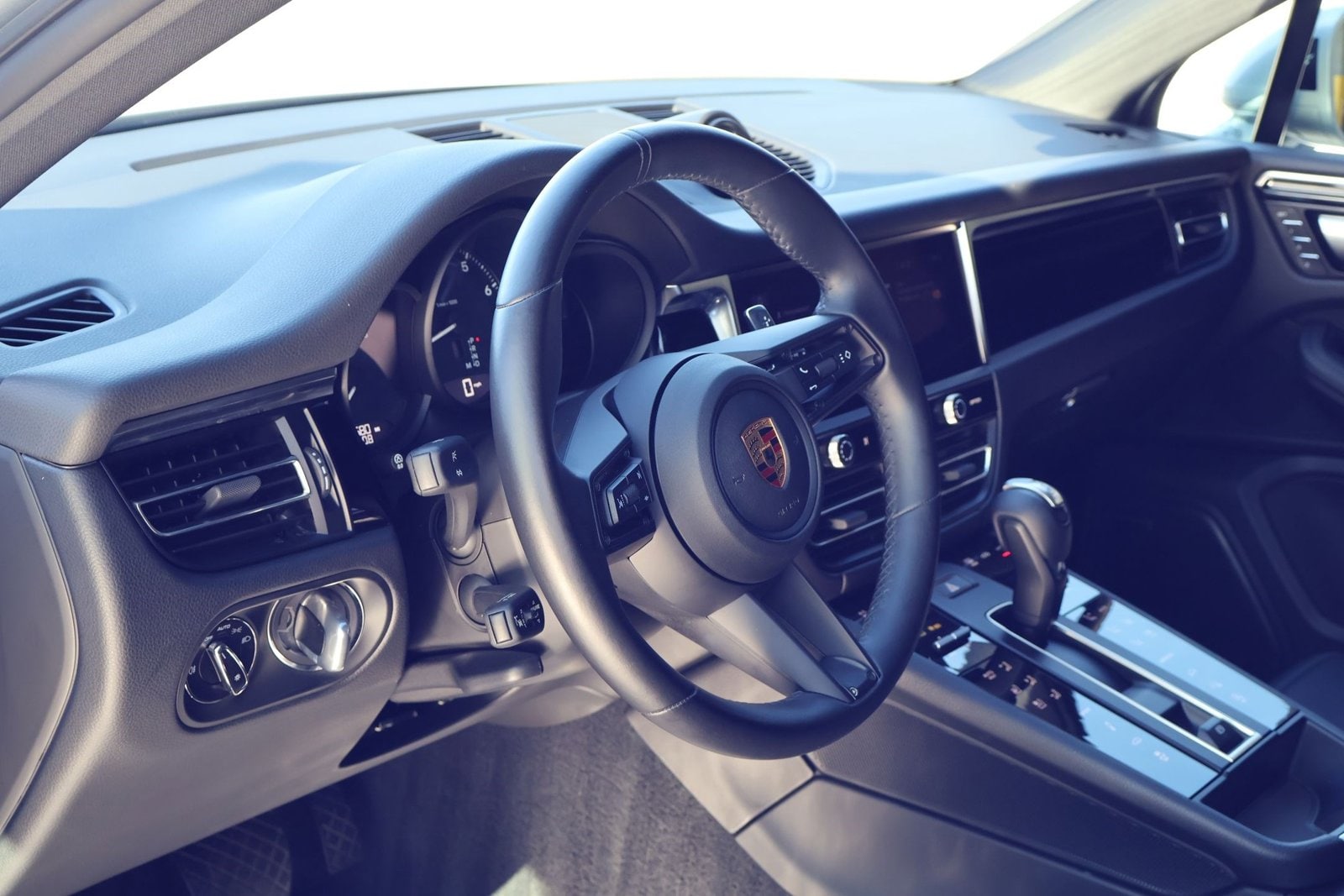 2024 Porsche Macan T photo 3