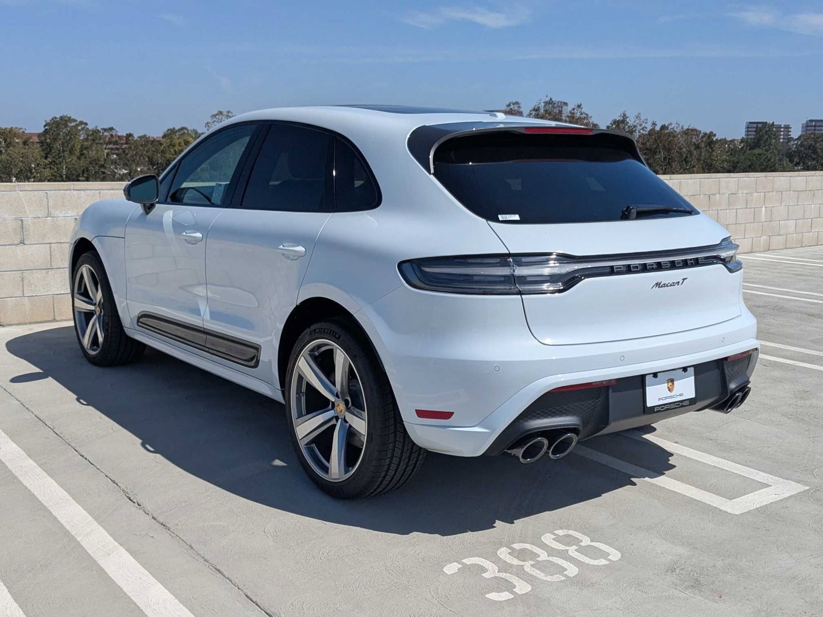 2025 Porsche Macan T photo 3