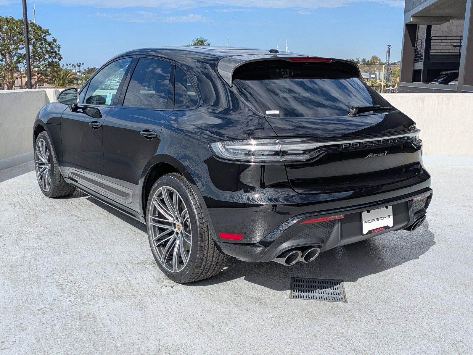 2026 Porsche Macan T photo 3