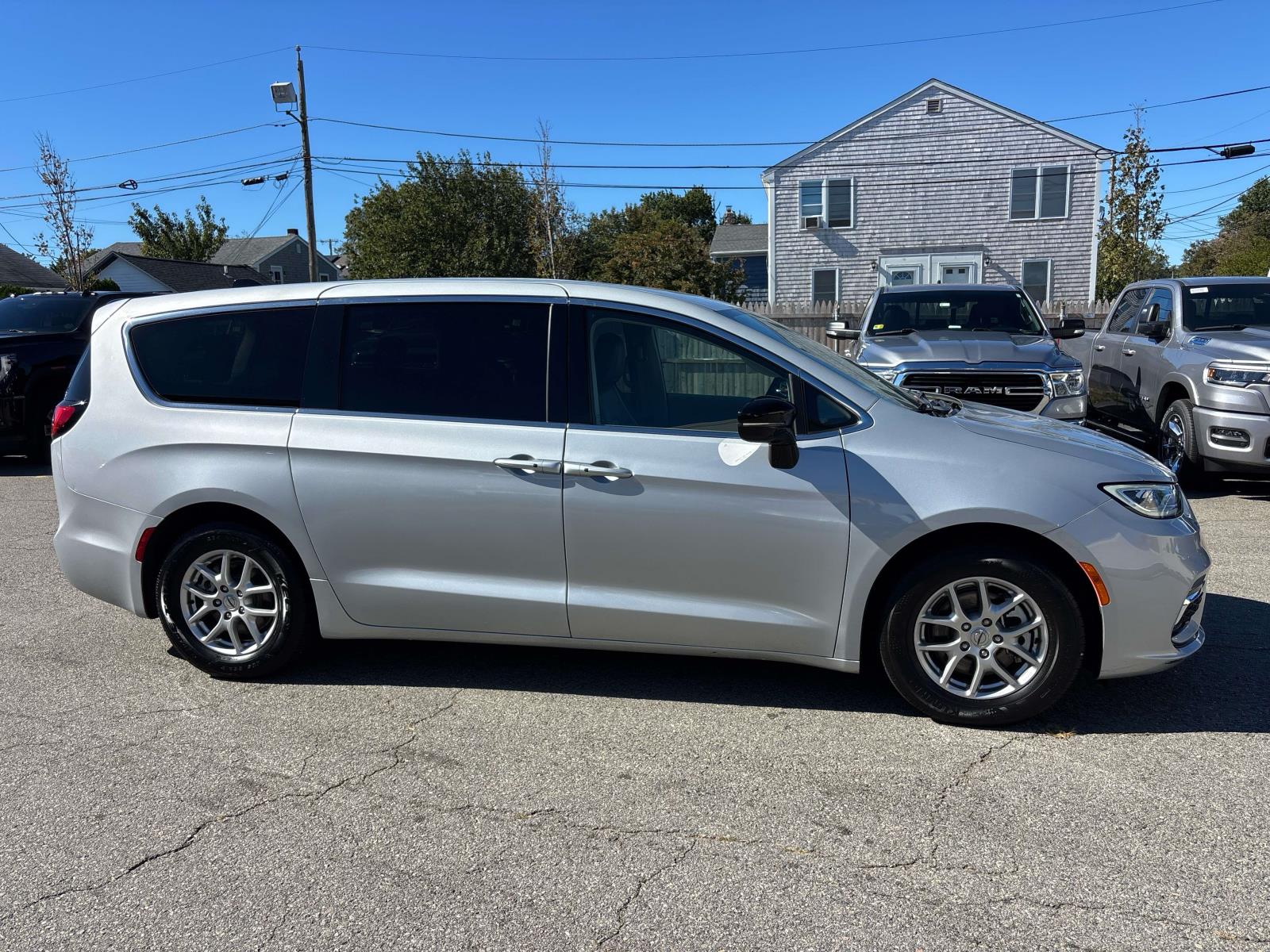 Certified 2024 Chrysler Pacifica Touring L Van
