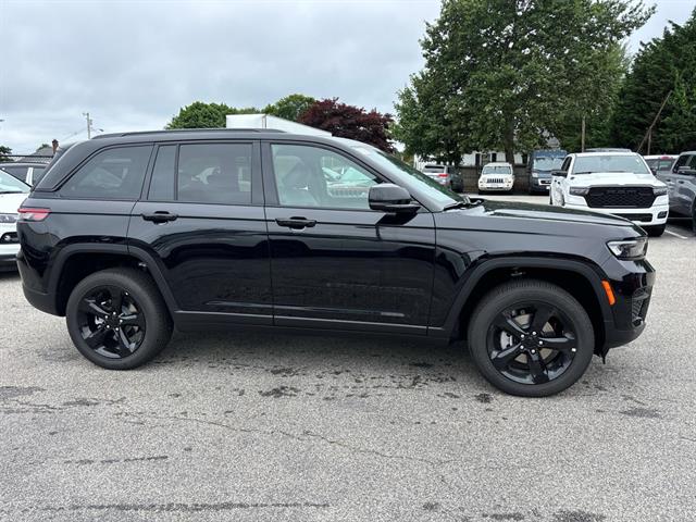 2024 Jeep Grand Cherokee Altitude X photo 2