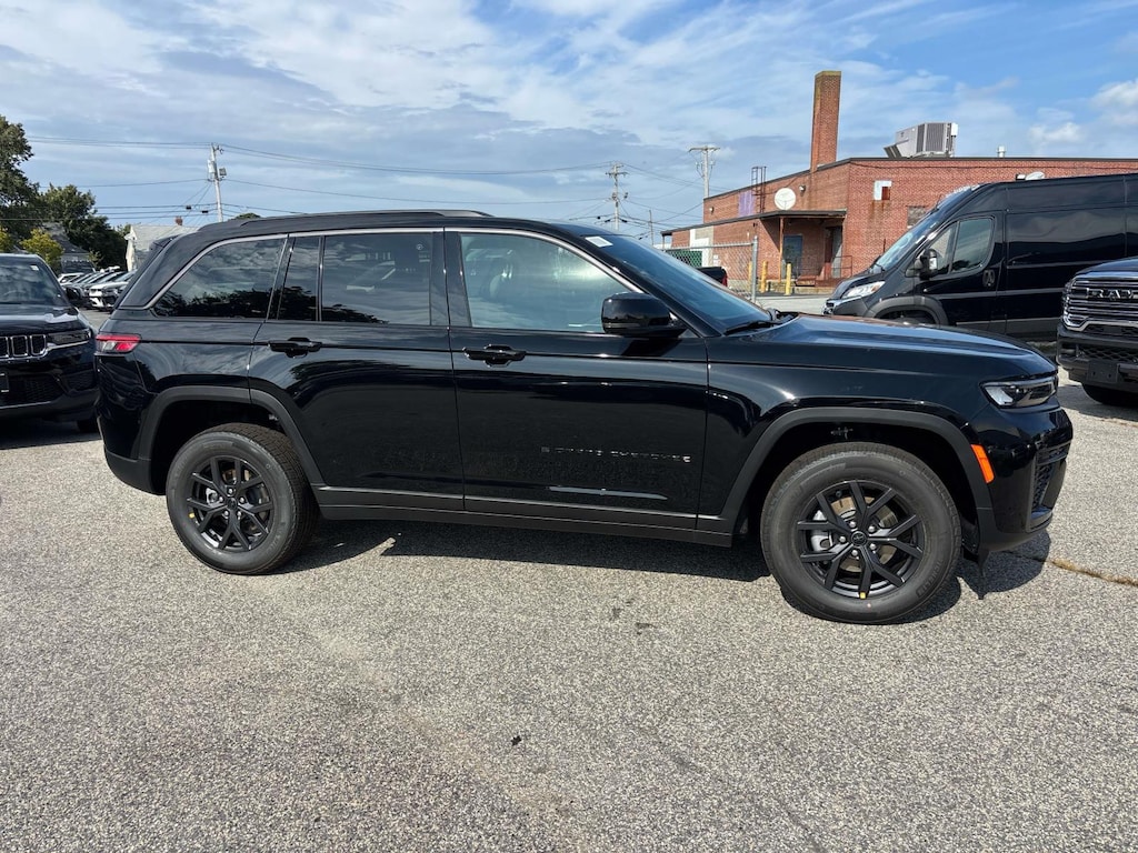 New 2027 Jeep Grand Cherokee LAREDO ALTITUDE 4X4 Sport Utility