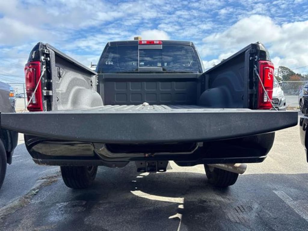 New 2026 Ram 2500 LARAMIE CREW CAB 4X4 6'4 BOX Pickup