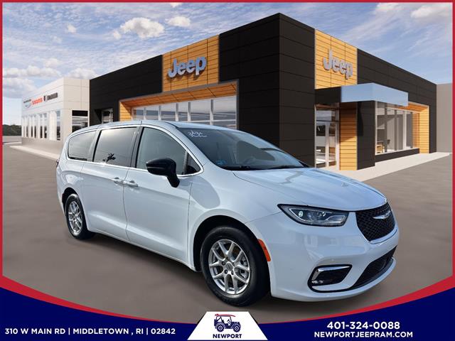 2024 Chrysler Pacifica Touring L's photo