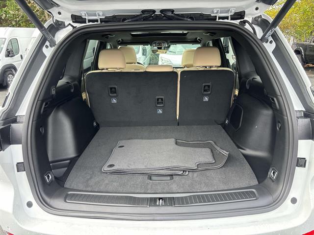 2025 Jeep Grand Cherokee Limited photo 3