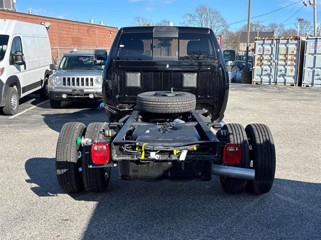 2024 Ram 3500 SLT photo 3