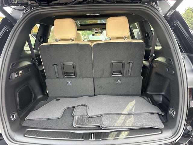 2025 Jeep Grand Cherokee Limited photo 3