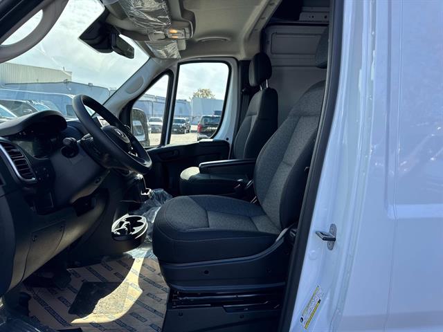 2025 Ram ProMaster 1500 photo 4