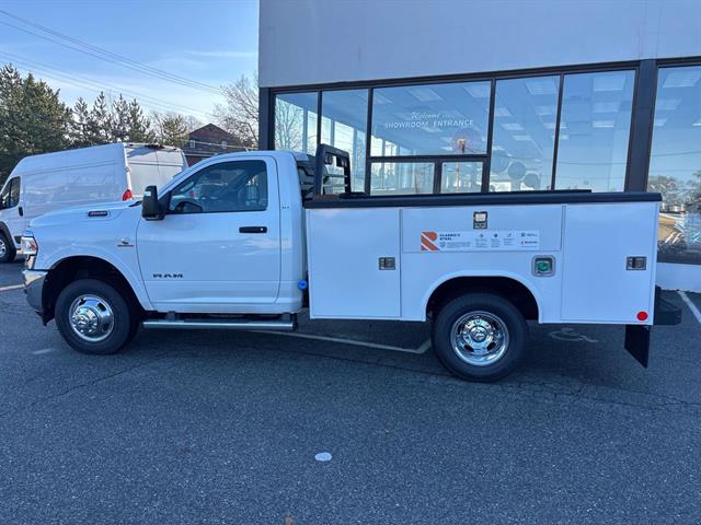 2024 Ram 3500 SLT photo 3
