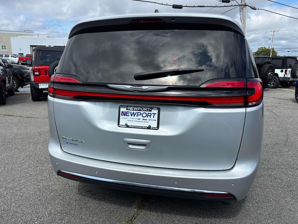 Certified 2024 Chrysler Pacifica Touring L Van
