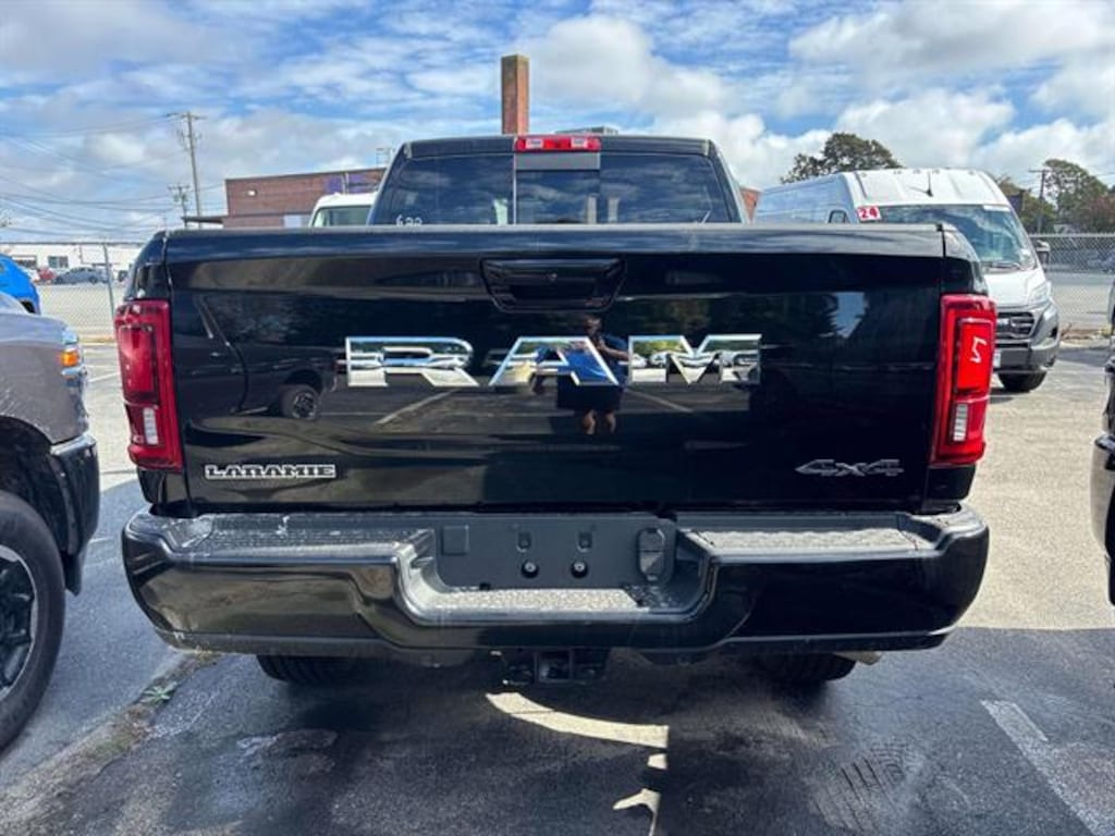 New 2026 Ram 2500 LARAMIE CREW CAB 4X4 6'4 BOX Pickup
