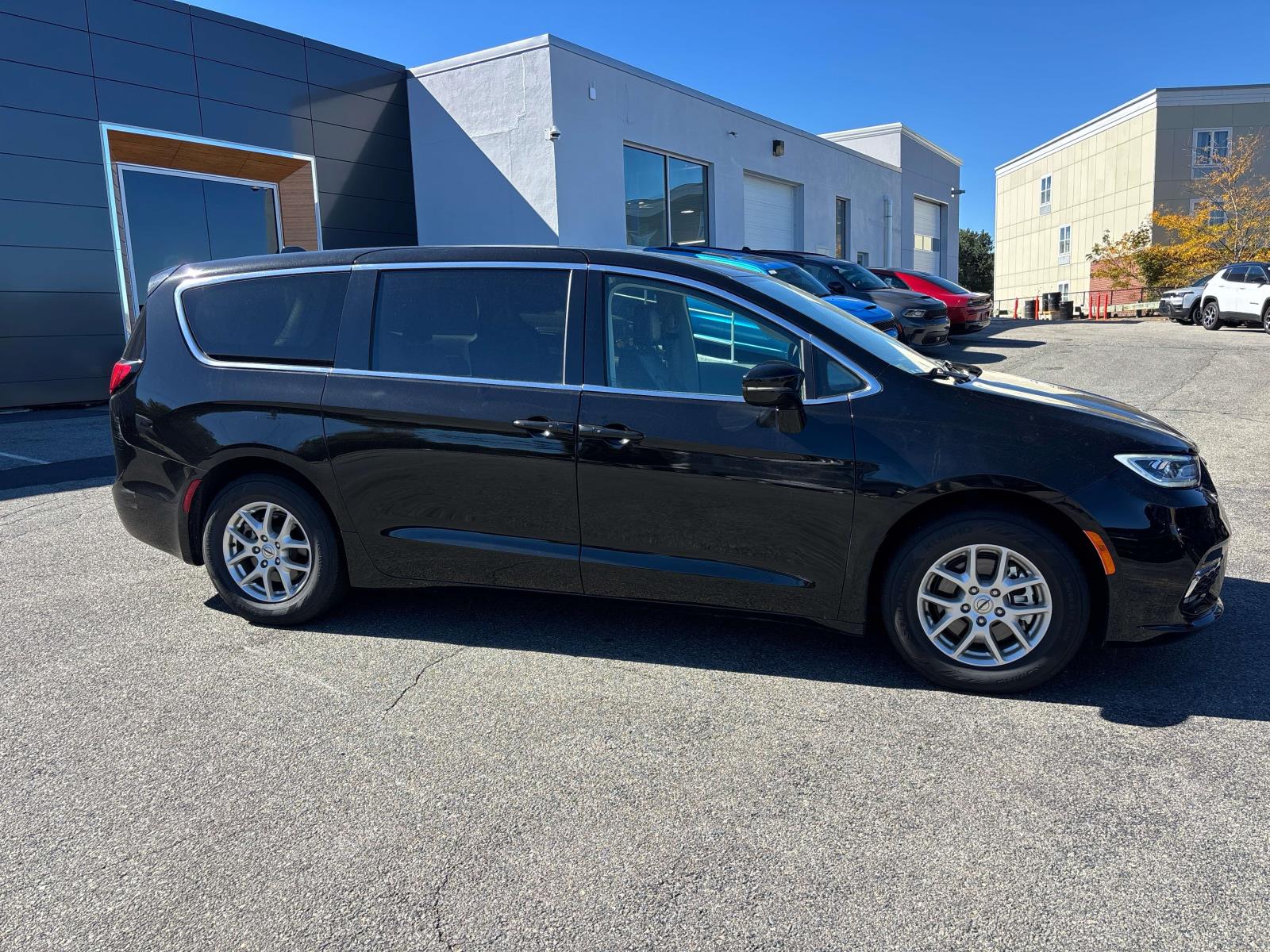 Certified 2024 Chrysler Pacifica Touring L Van