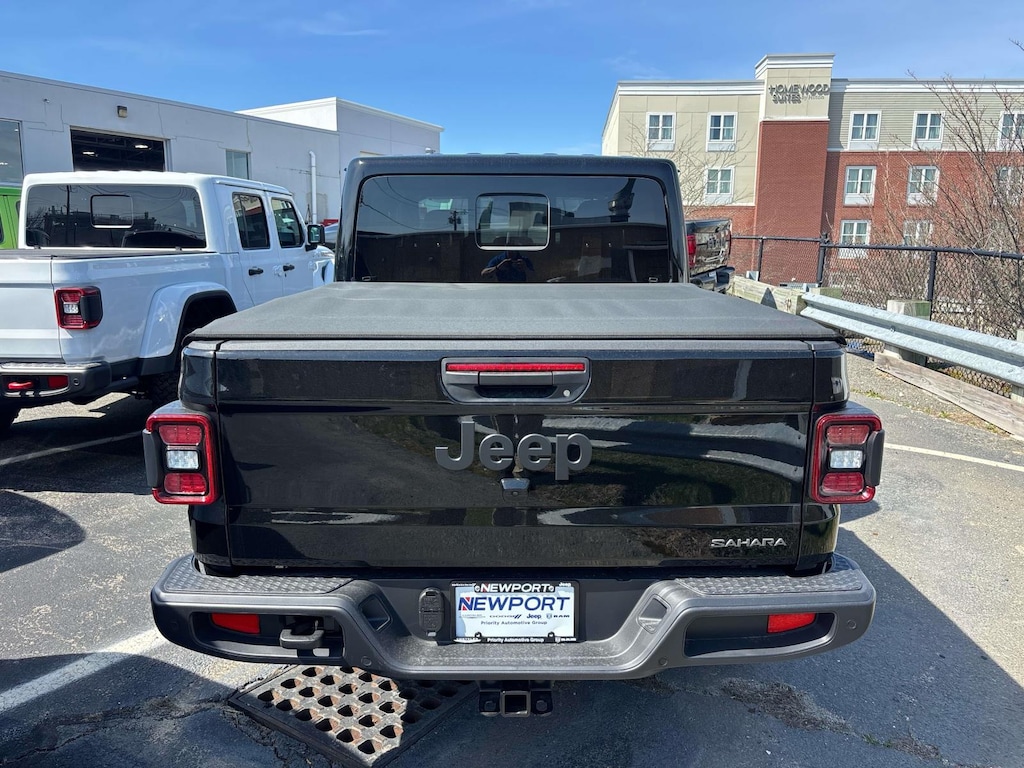 New 2026 Jeep Gladiator SAHARA 4X4 Pickup