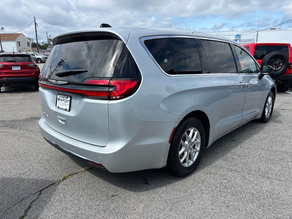 Certified 2024 Chrysler Pacifica Touring L Van