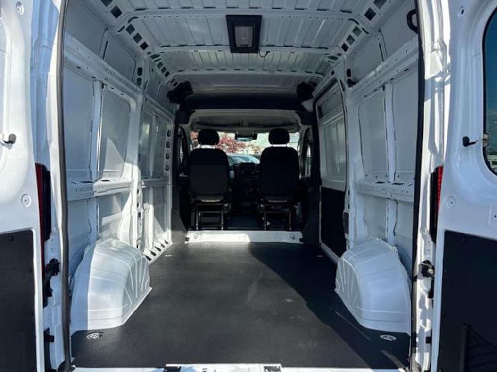 New 2025 Ram ProMaster PROMASTER 1500 SLT CARGO VAN HIGH ROOF 136' WB Cargo Van