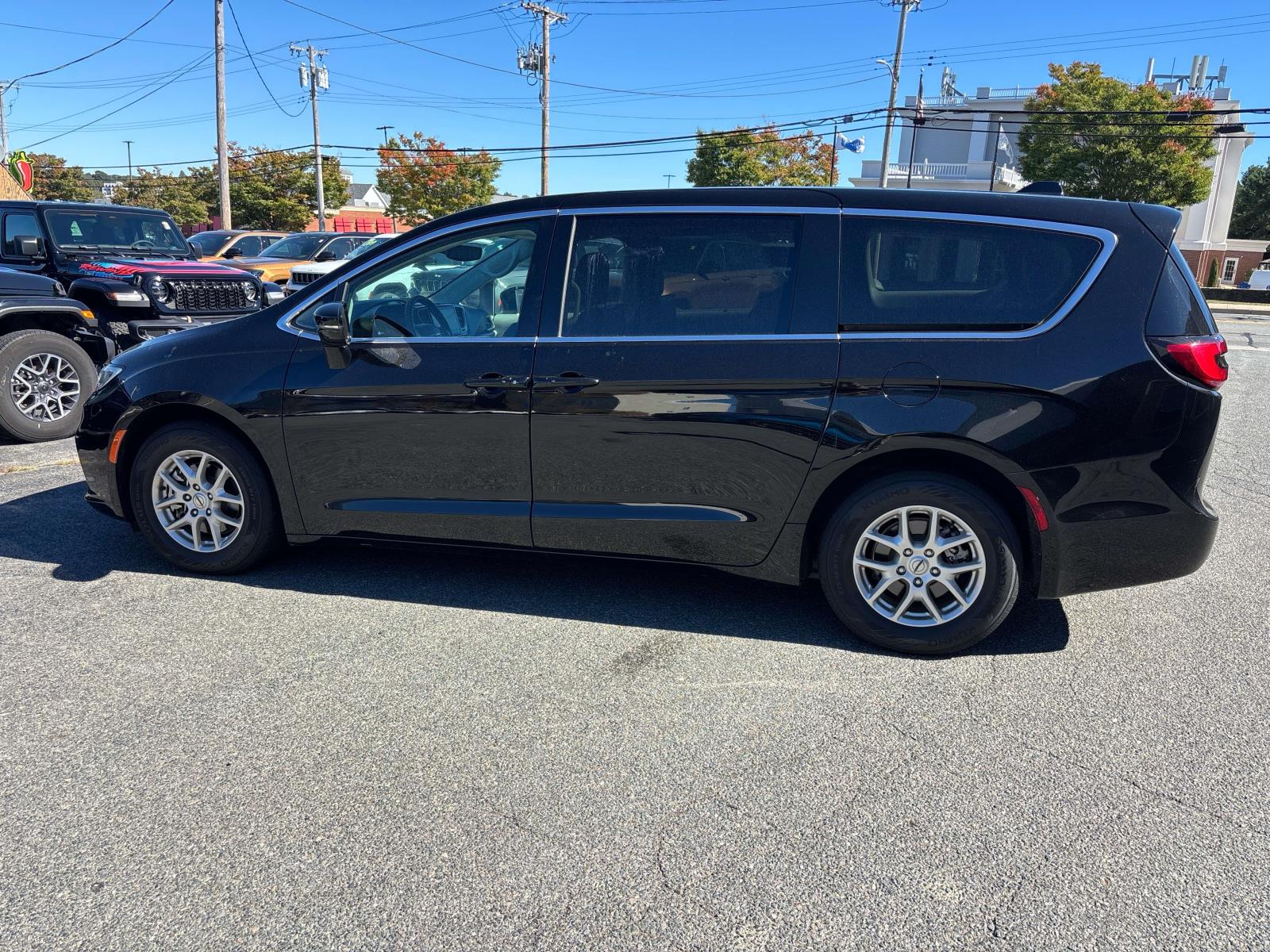 Certified 2024 Chrysler Pacifica Touring L Van