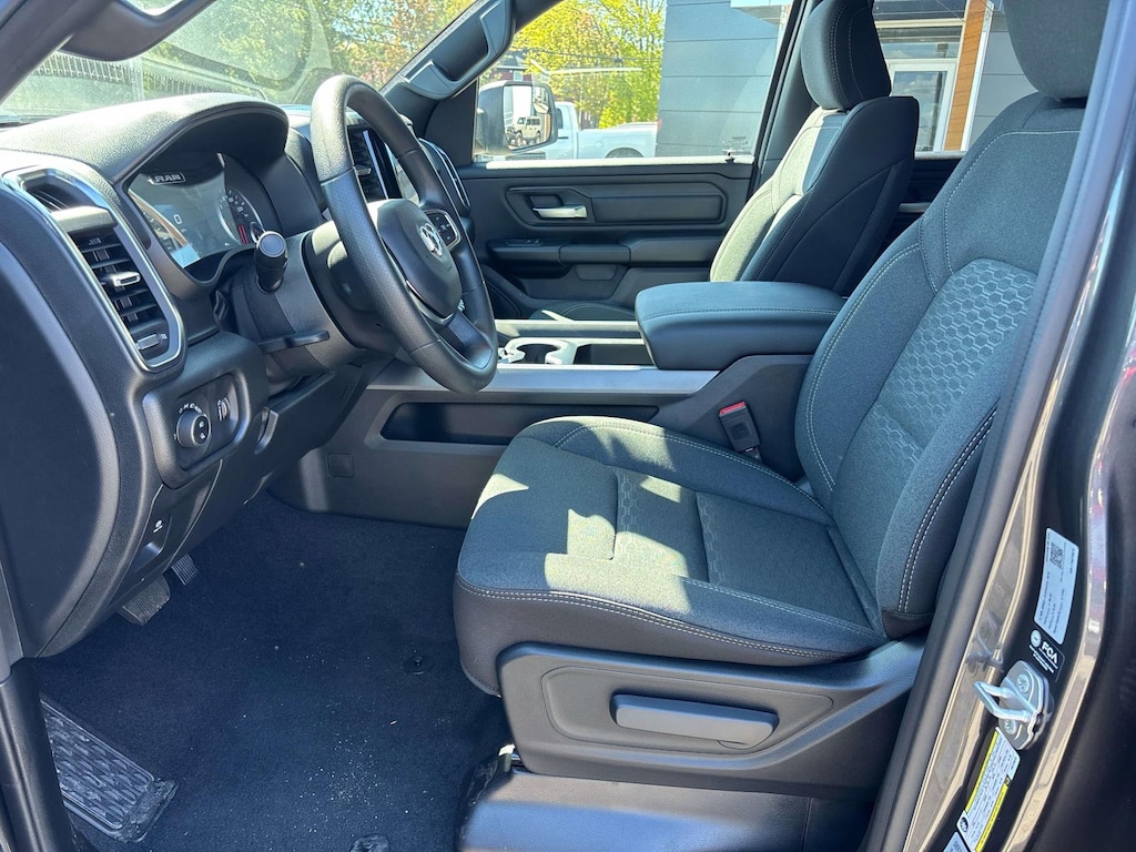 New 2026 Ram 1500 EXPRESS QUAD CAB 4X4 6'4 BOX Pickup