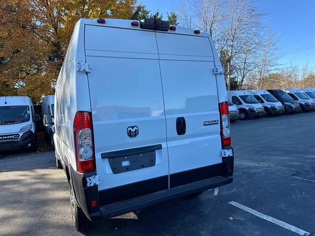 2025 Ram ProMaster 2500 photo 3