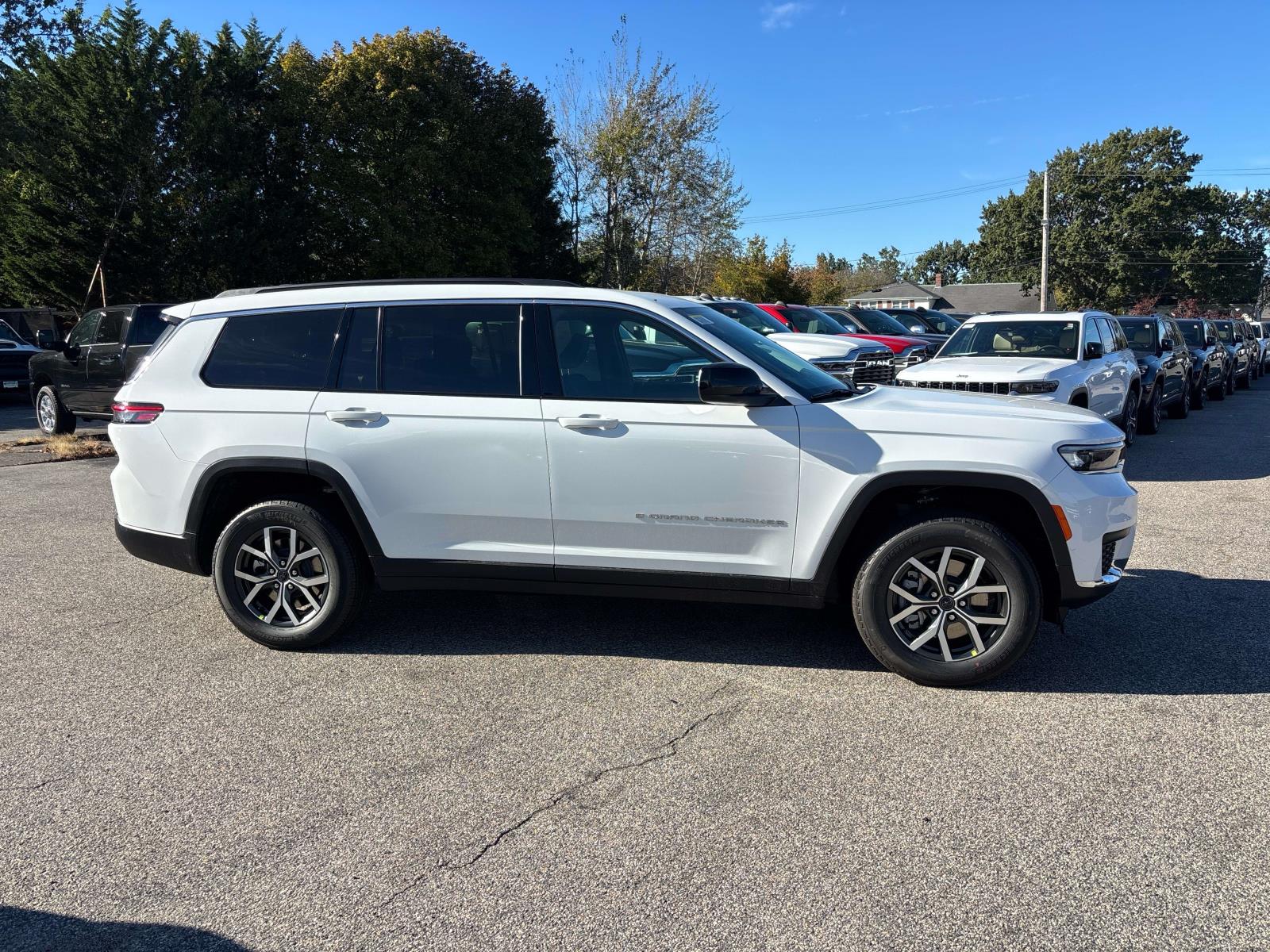 New 2027 Jeep Grand Cherokee L LAREDO 4X4 Sport Utility