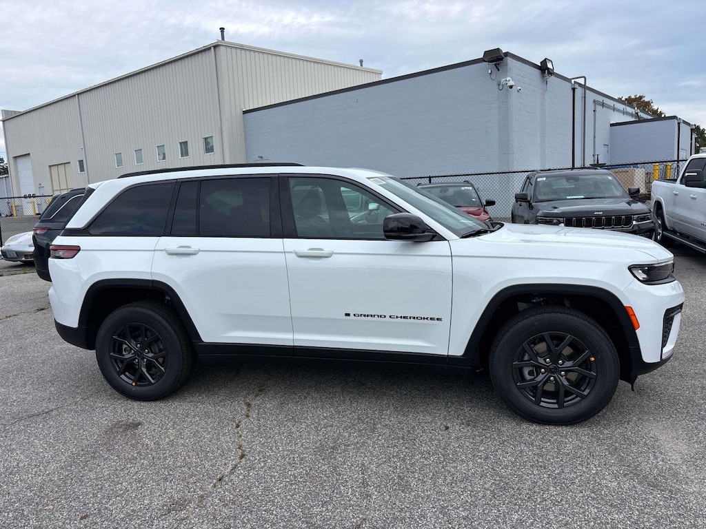 New 2027 Jeep Grand Cherokee LAREDO ALTITUDE 4X4 Sport Utility
