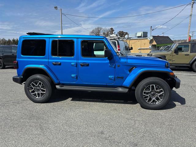 2025 Jeep Wrangler Sahara photo 2