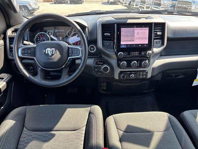 2025 Ram 1500 Tradesman photo 4